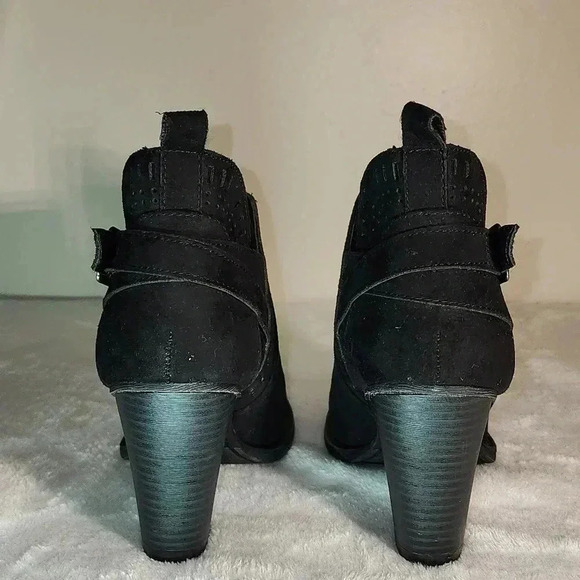 Daisy Fuentes heeled booties NWOB - Picture 4 of 7